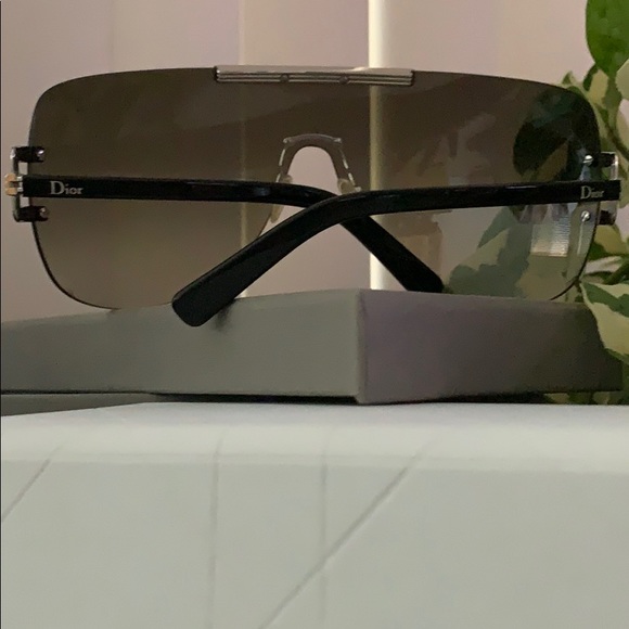DIOR SUNGLASSES - Picture 2 of 3
